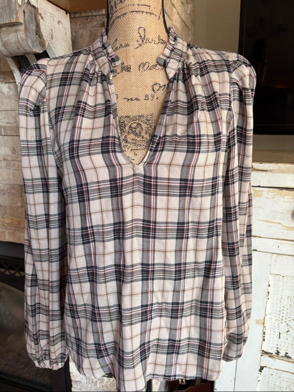 Evereve plaid tan black gold puff shoulder ruffle collar vneck blouse rayon